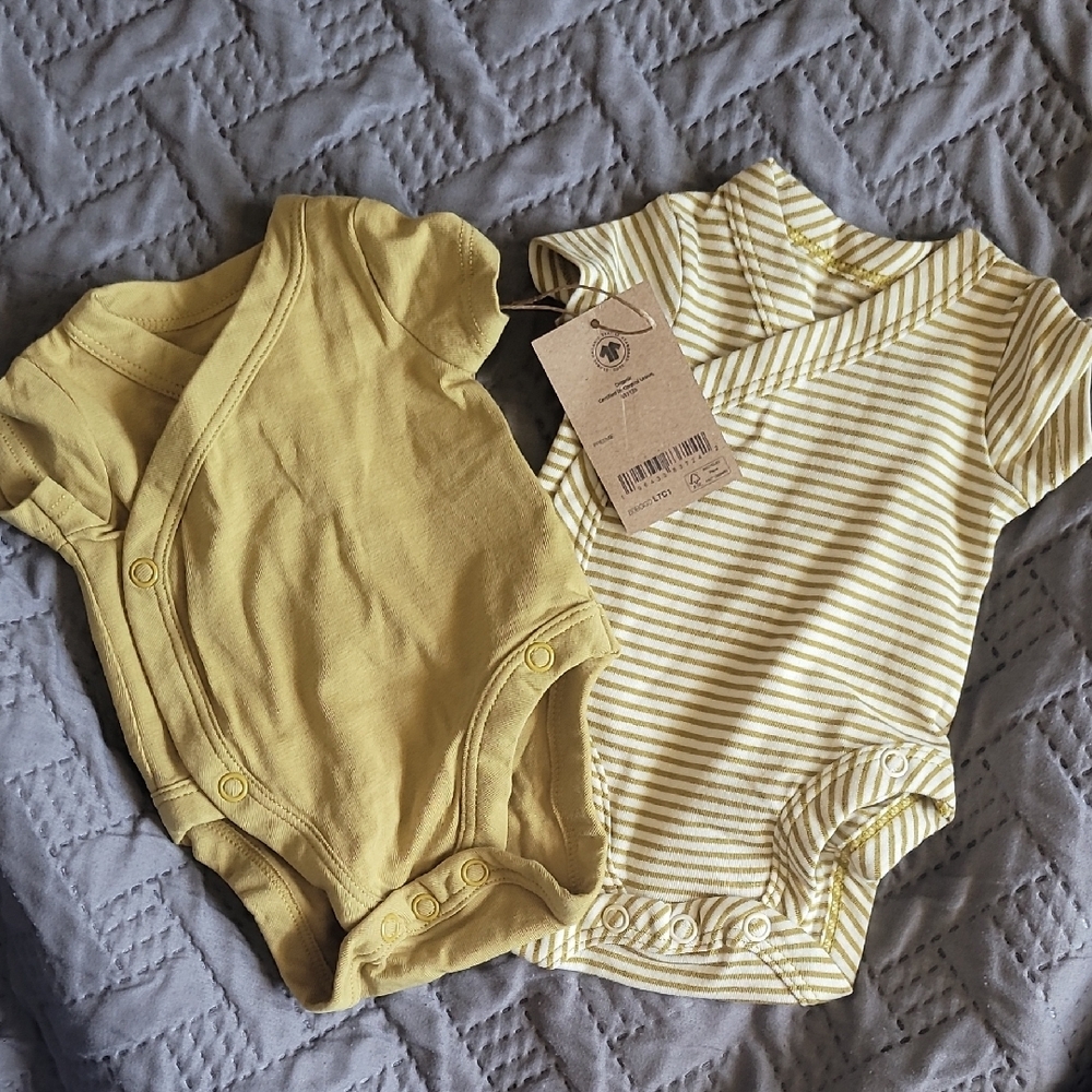 💚5/$20💚 2 Preemie Green Striped and Solid Baby Onesies